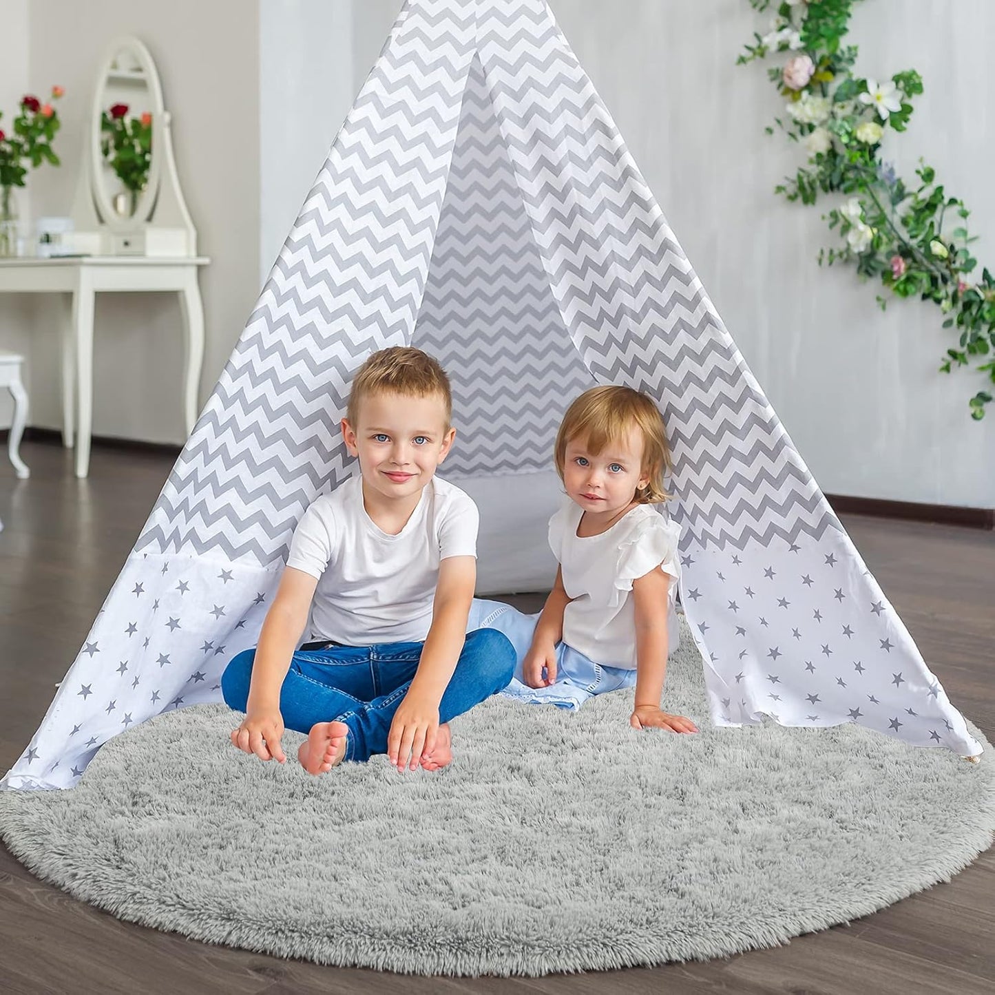 Fluffy round Rug for Kids Room, Soft Circle Area Rugs for Girls Bedroom, Cute Princess Castle Nursery Rug Shaggy Circular Carpet for Teens Girls Baby Bedroom Home Decor, 4 X 4 Feet Grey