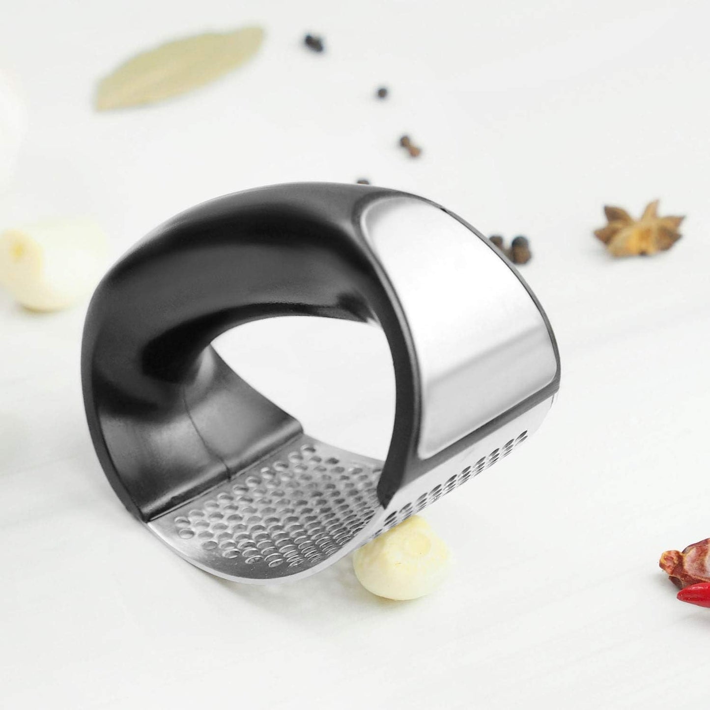 Garlic Press Rocker, Stainless Steel Garlic Mincer Crusher Professional Kitchen Gadgets Garlic Chopper with Ergonomic Handle Silicone Tube Peeler and Cleaning Brush Tool