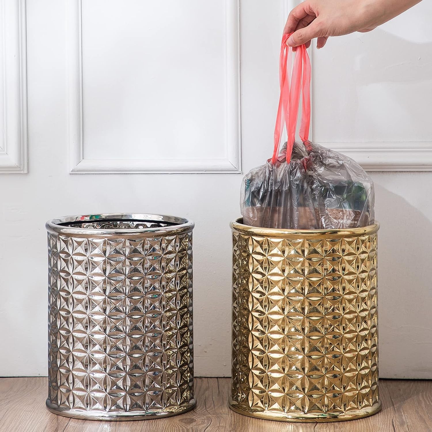 Gold Ceramic Trash Can - round Waste Bin for Bathroom Vanity & Kitchen Desk, Durable Small Garbage Can with Lid, Modern Home Office Decor, Space-Saving Design