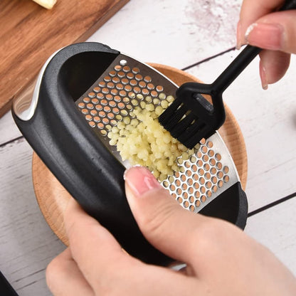 Garlic Press Rocker, Stainless Steel Garlic Mincer Crusher Professional Kitchen Gadgets Garlic Chopper with Ergonomic Handle Silicone Tube Peeler and Cleaning Brush Tool
