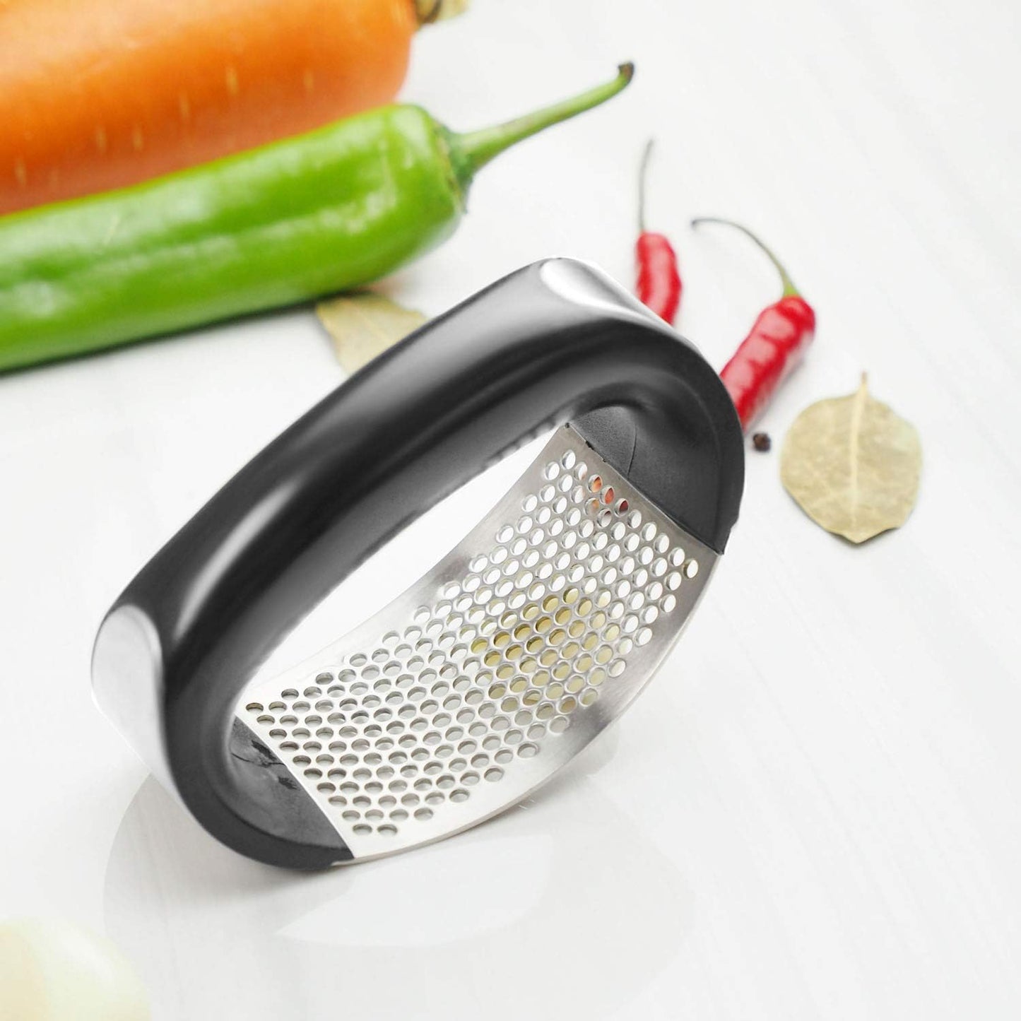Garlic Press Rocker, Stainless Steel Garlic Mincer Crusher Professional Kitchen Gadgets Garlic Chopper with Ergonomic Handle Silicone Tube Peeler and Cleaning Brush Tool
