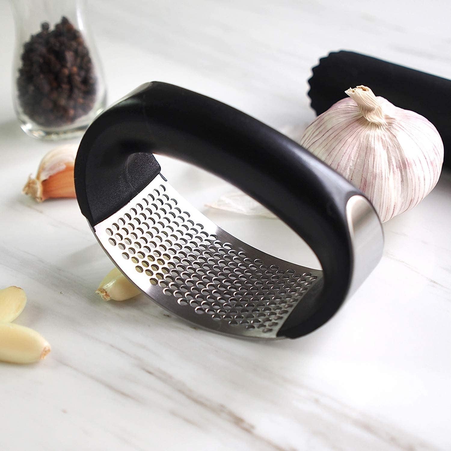 Garlic Press Rocker, Stainless Steel Garlic Mincer Crusher Professional Kitchen Gadgets Garlic Chopper with Ergonomic Handle Silicone Tube Peeler and Cleaning Brush Tool