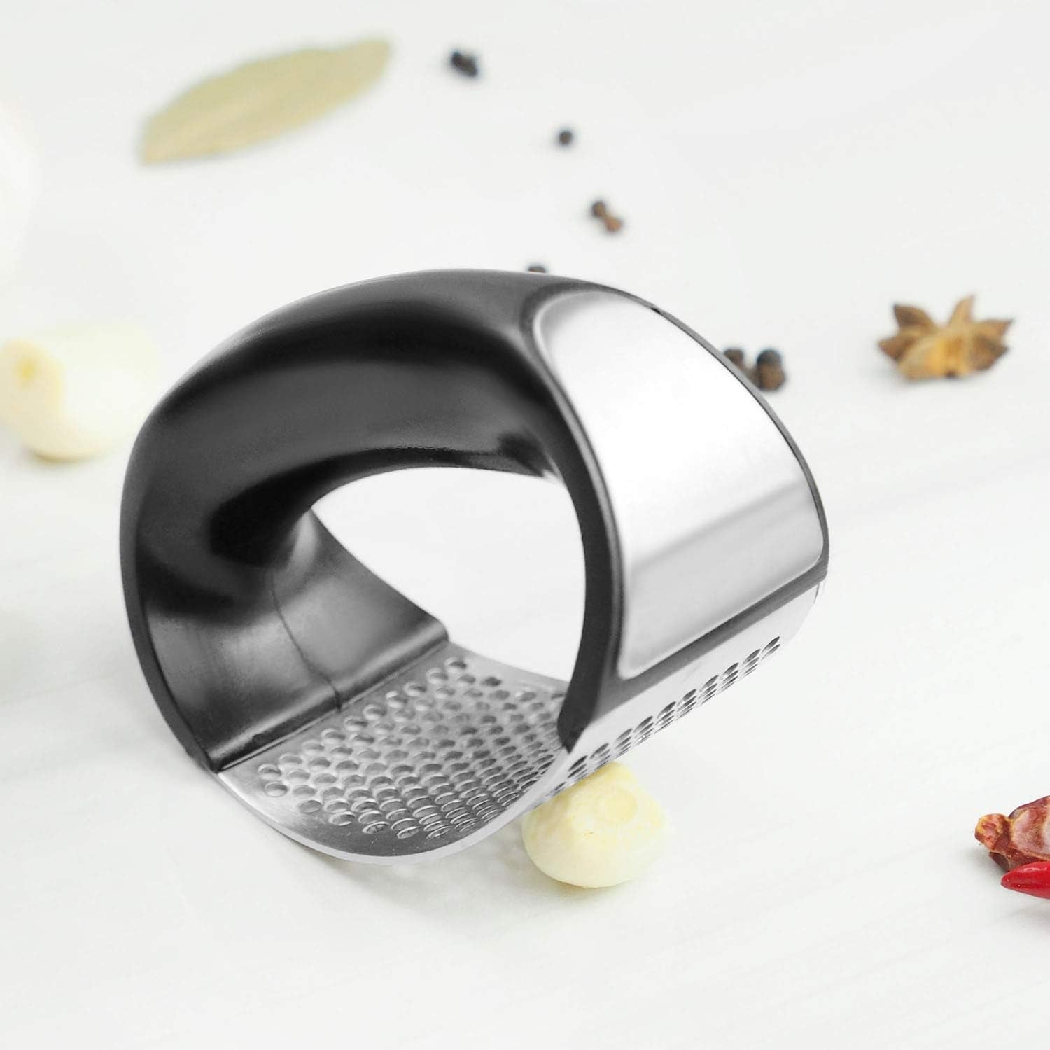 Garlic Press Rocker, Stainless Steel Garlic Mincer Crusher Professional Kitchen Gadgets Garlic Chopper with Ergonomic Handle Silicone Tube Peeler and Cleaning Brush Tool